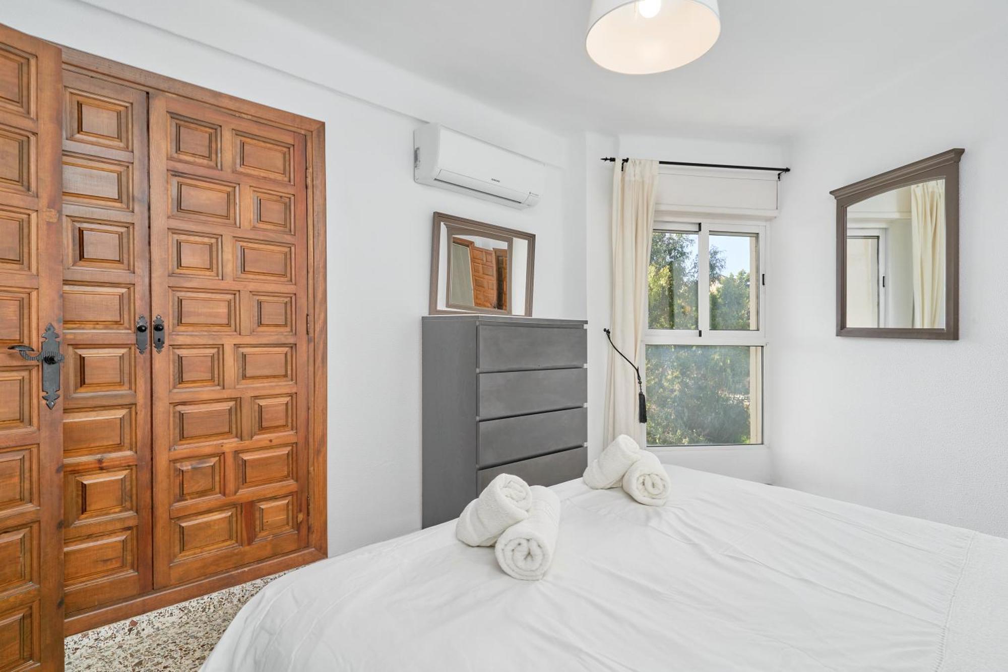 Bright And Spacious 2 Bed Apartment *