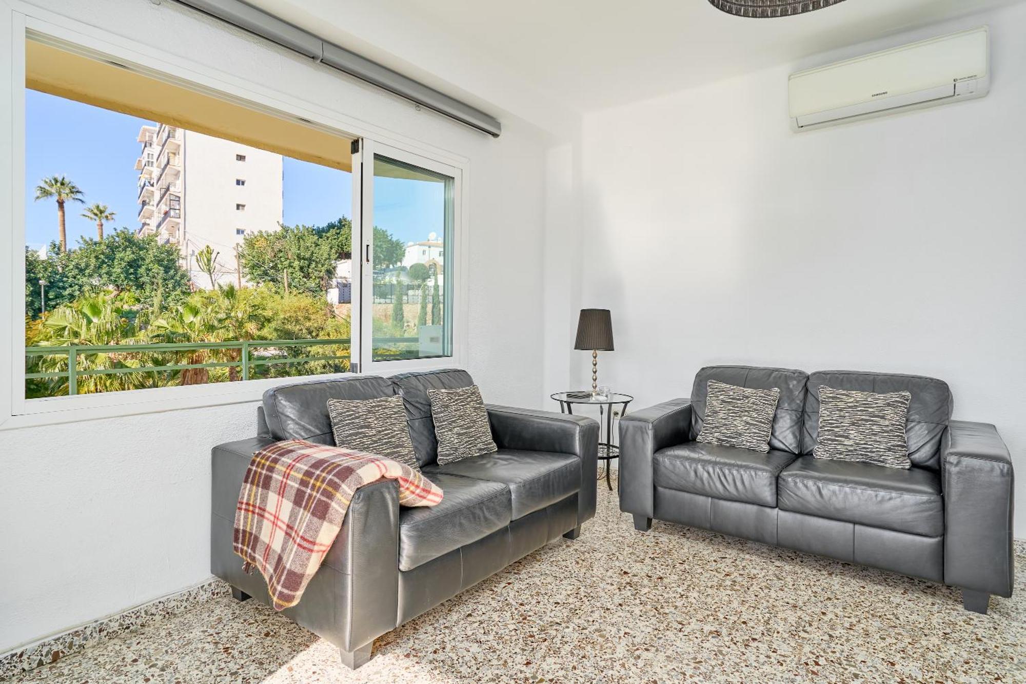 Bright And Spacious 2 Bed *